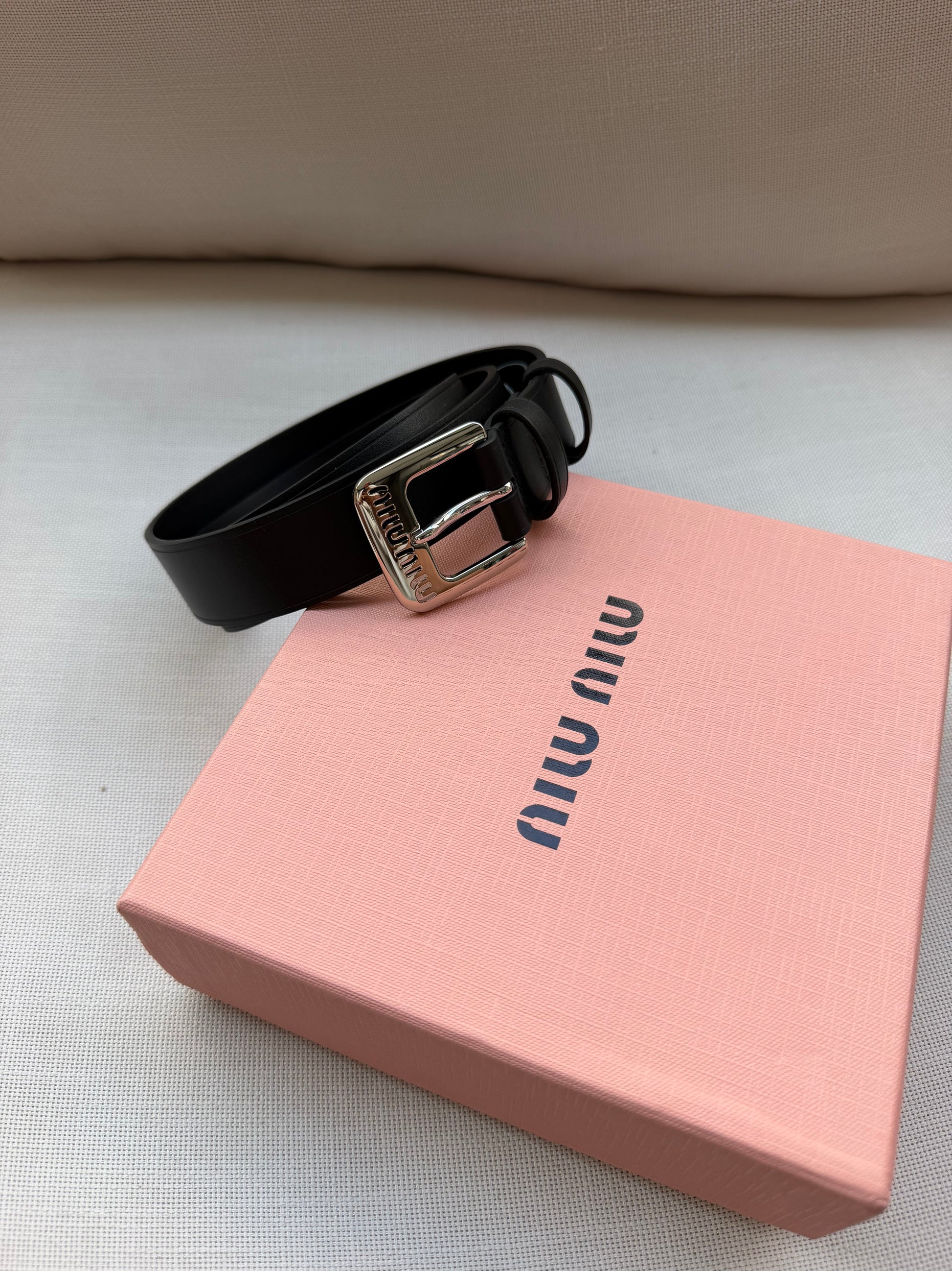 חגורת עור Miu Miu במלאי