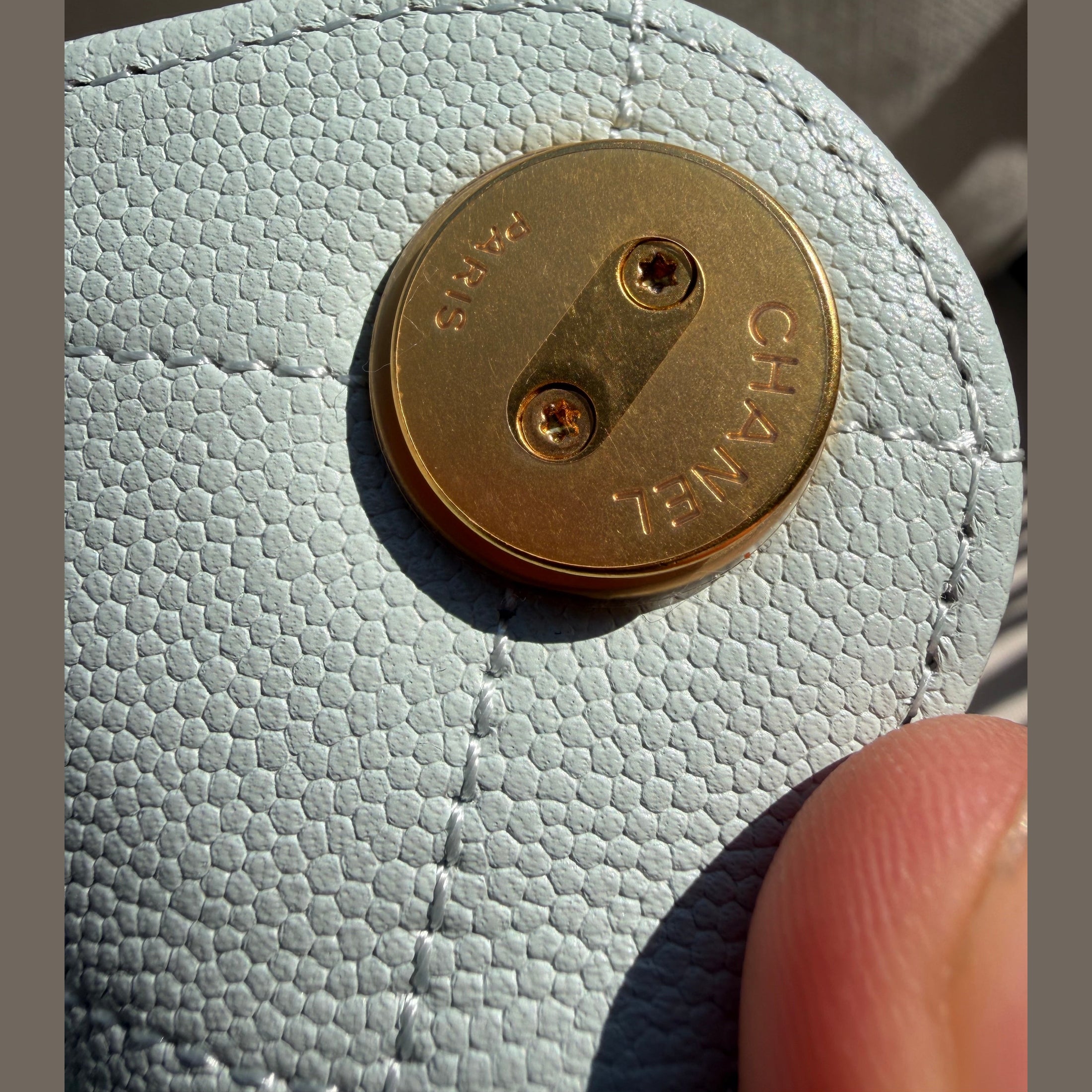 Image of Chanel 25 small במלאי
