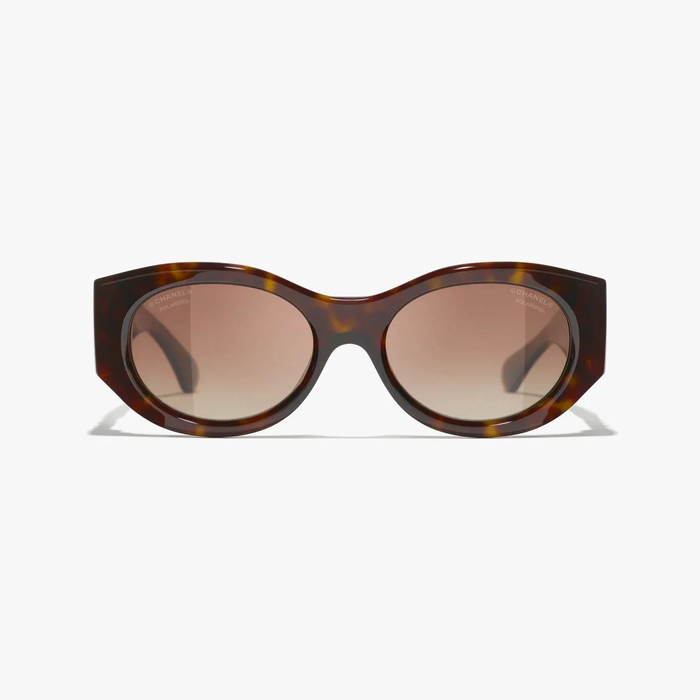 CHANEL sunglasses with tortoiseshell pattern, plastic frame, 100% UVA/UVB protection.
