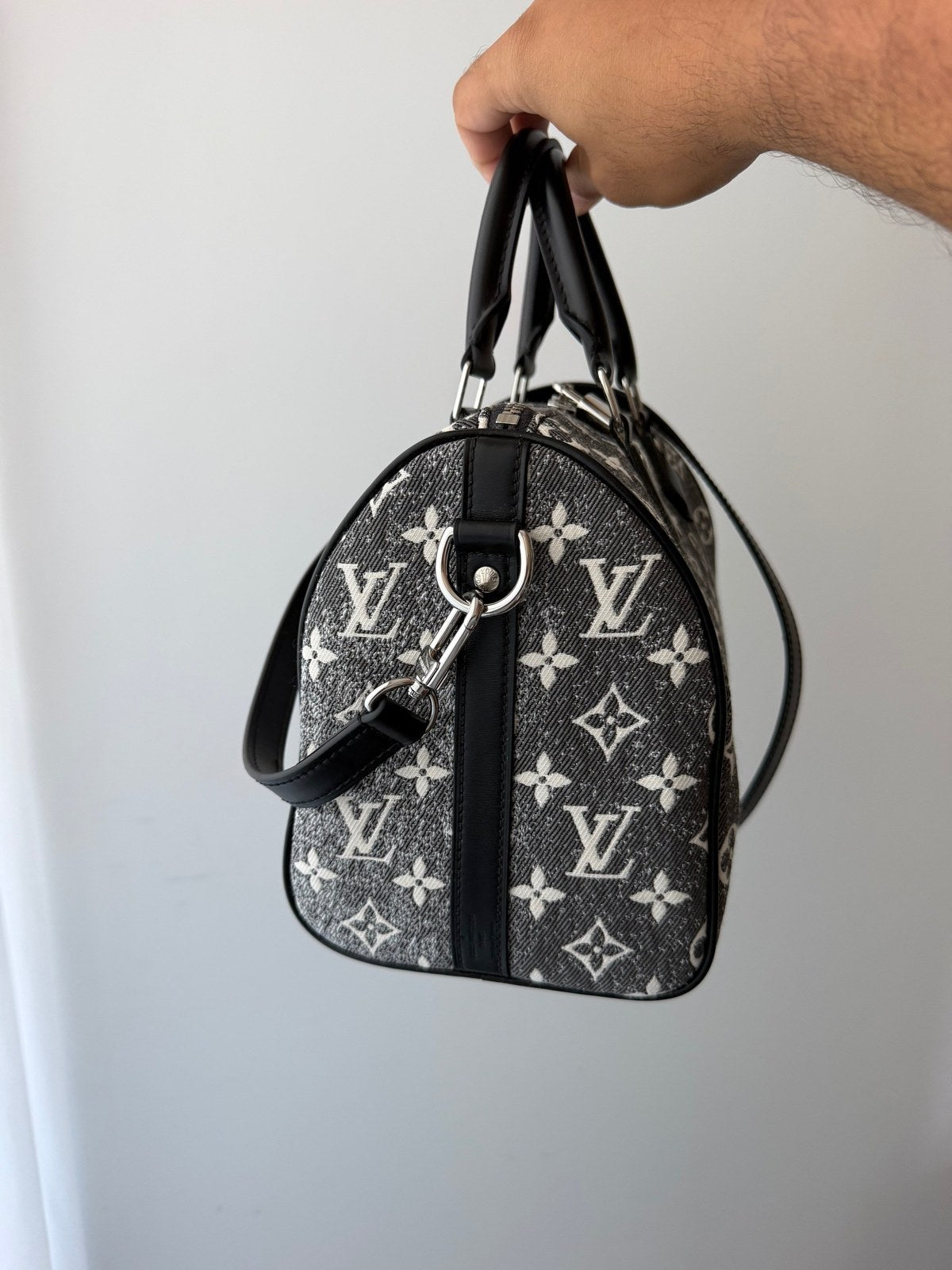 Image of LV 25cm bag במלאי