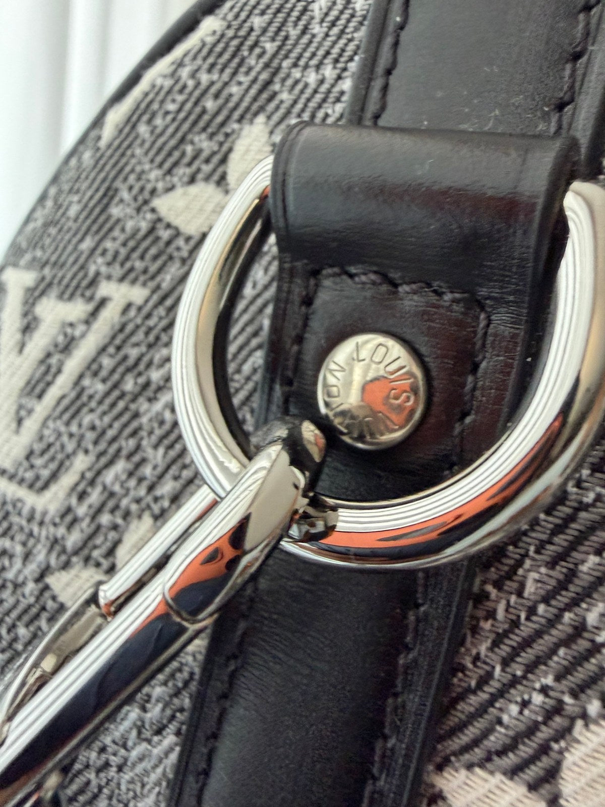 Image of LV 25cm bag במלאי