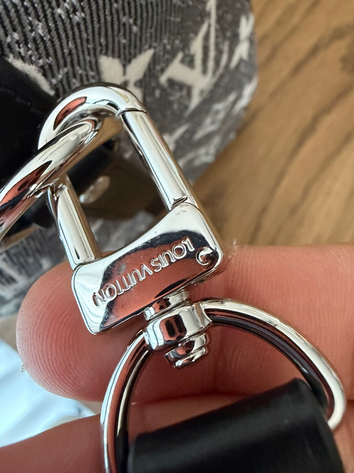 Image of LV 25cm bag במלאי