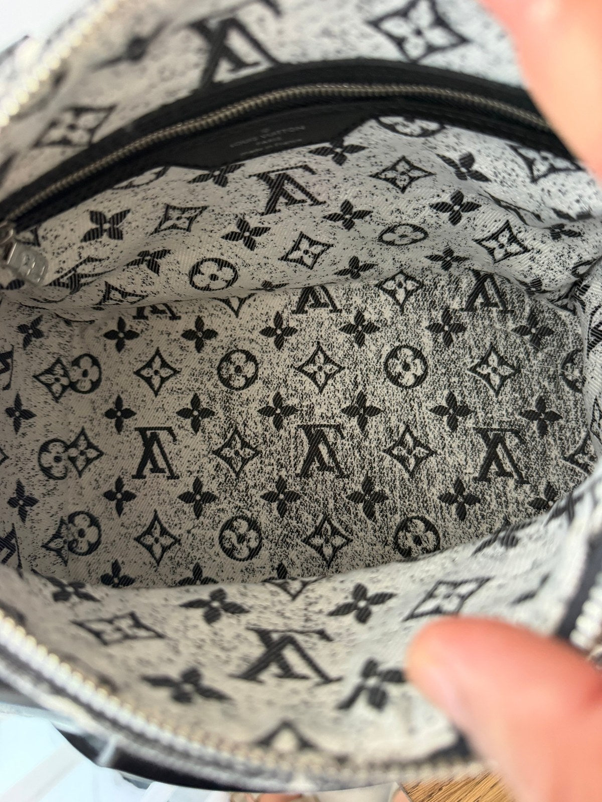 Image of LV 25cm bag במלאי