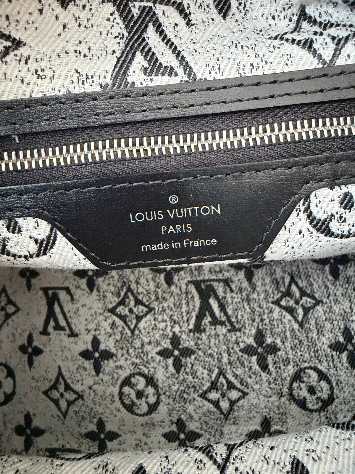 Image of LV 25cm bag במלאי