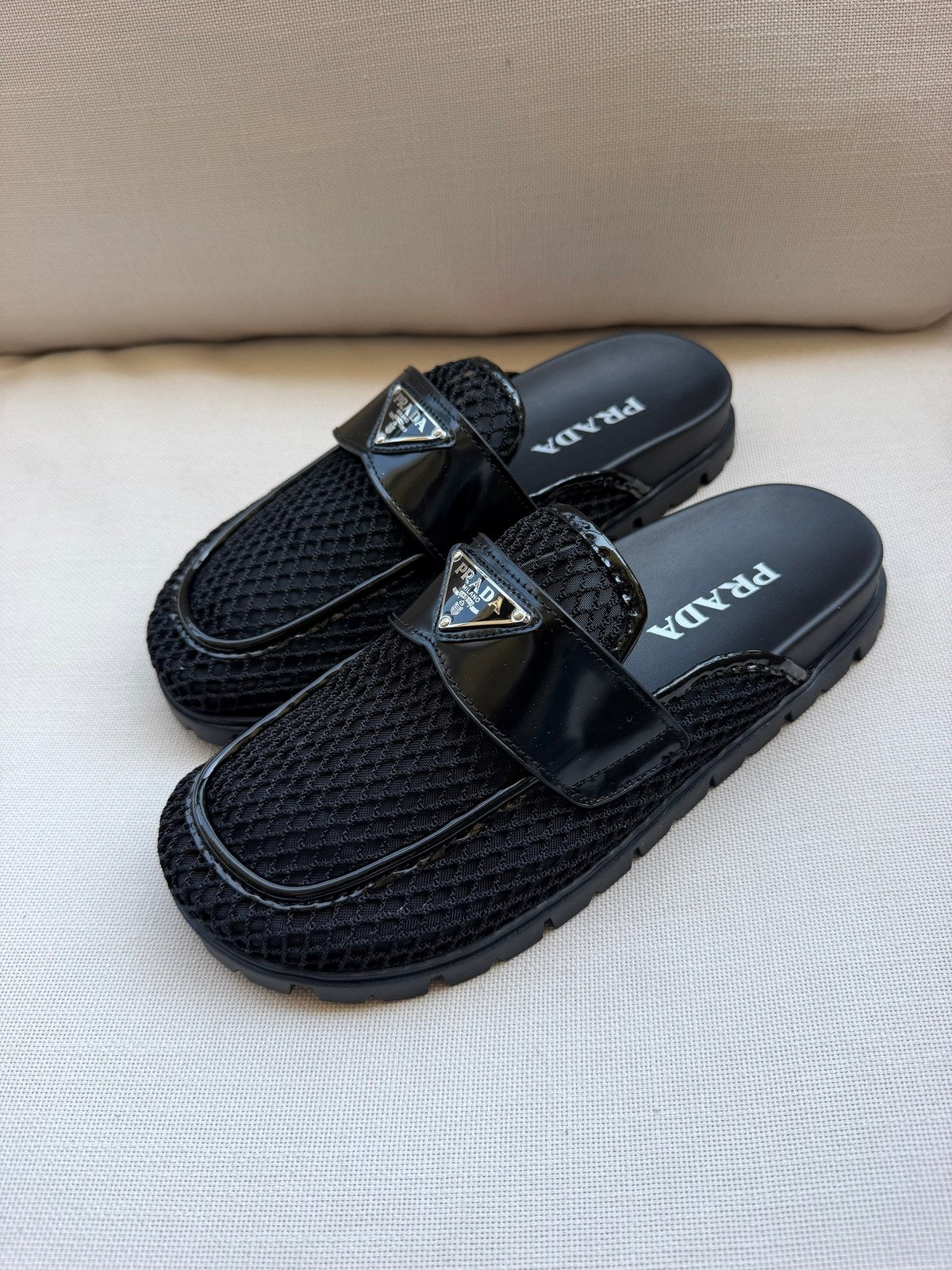 PRADA במלאי