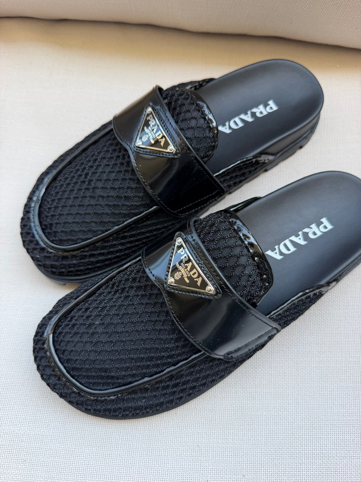 PRADA במלאי