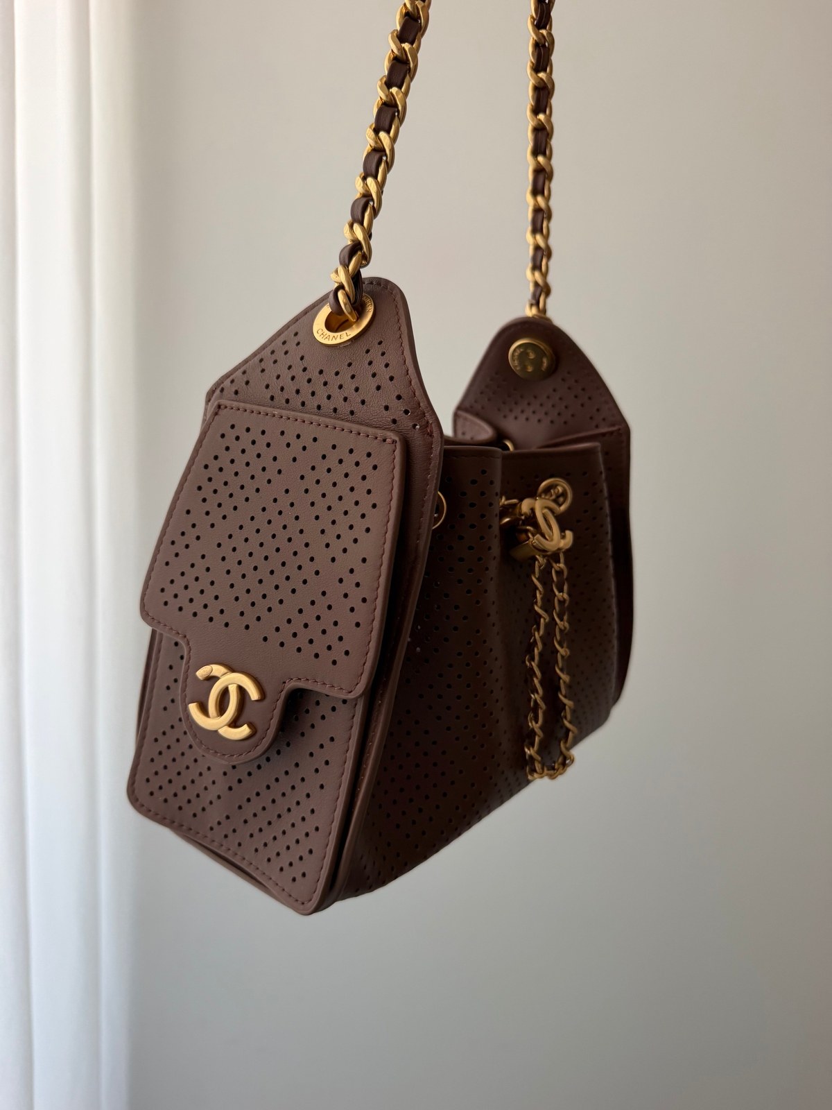Image of Chanel 25 mini במלאי