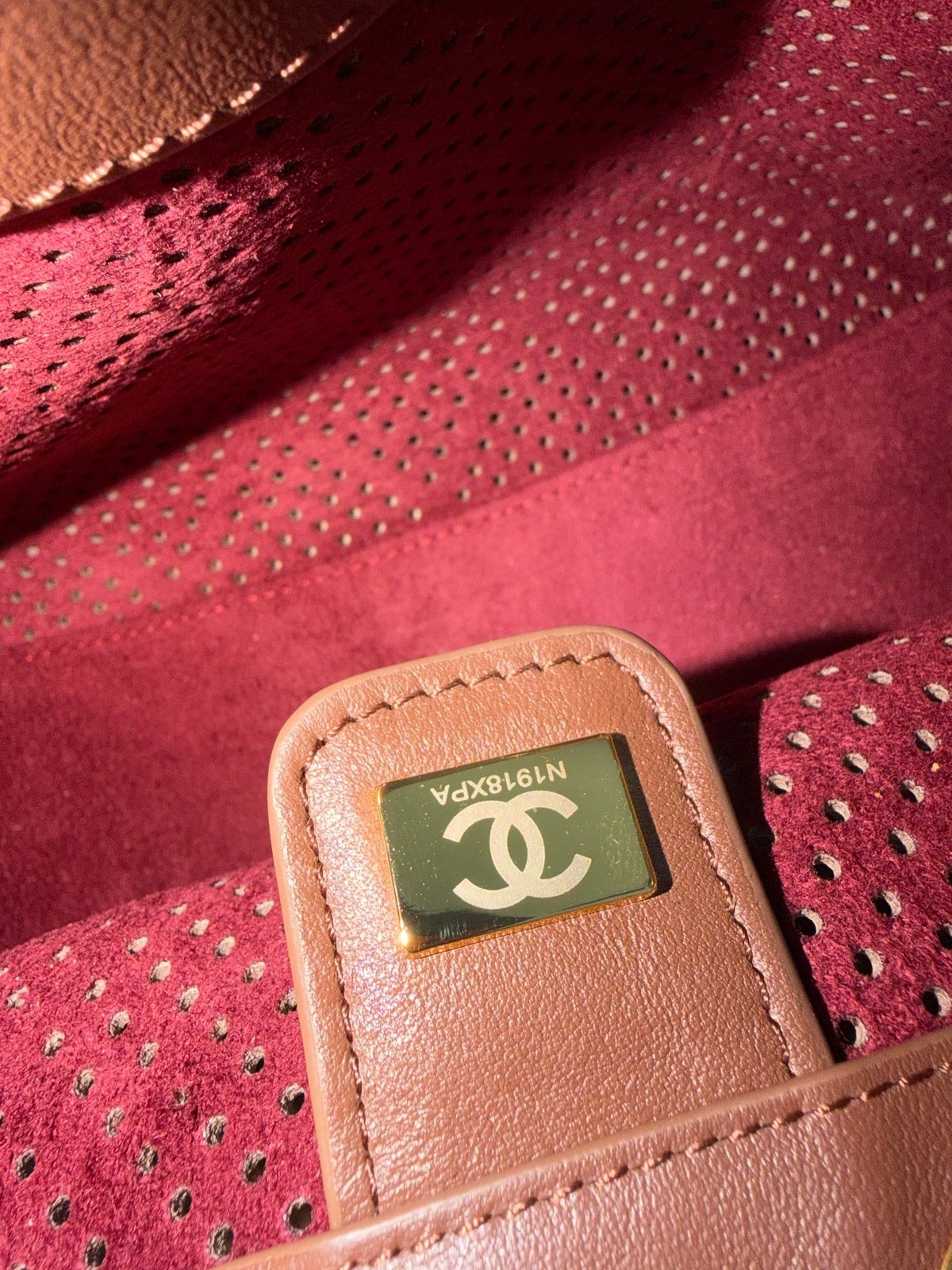 Image of Chanel 25 mini במלאי