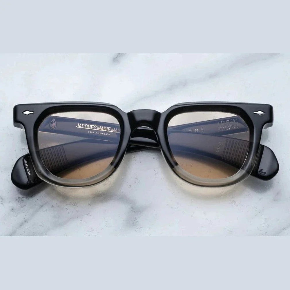 משקפי שמש Jacques Marie Mage Vendome בצבע שחור שקוף עם מסגרת פלסטיק והגנה מלאה מפני UVA/UVB.