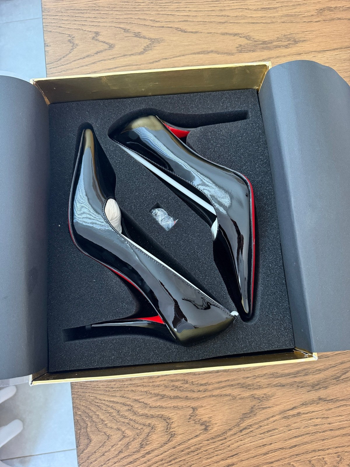 Christian louboutin במלאי משתתפות ב1+1 במתנה !