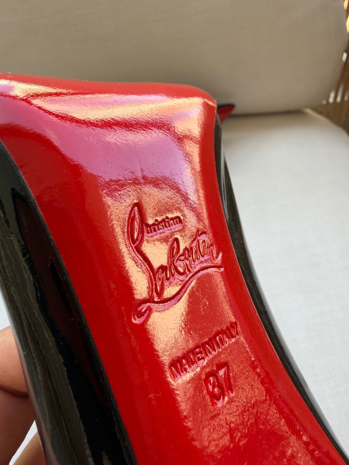 Christian louboutin במלאי משתתפות ב1+1 במתנה !