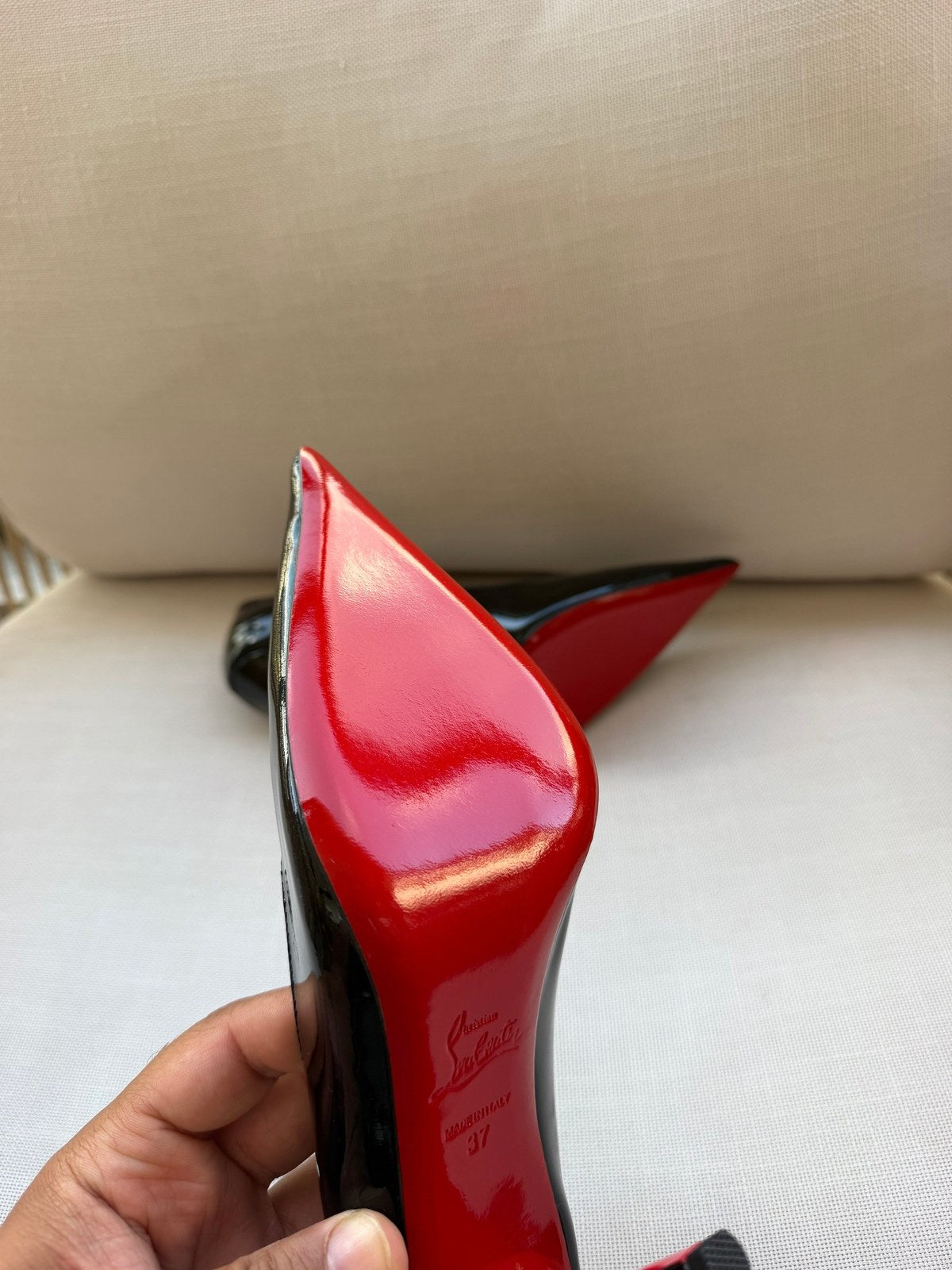 Christian louboutin במלאי משתתפות ב1+1 במתנה !