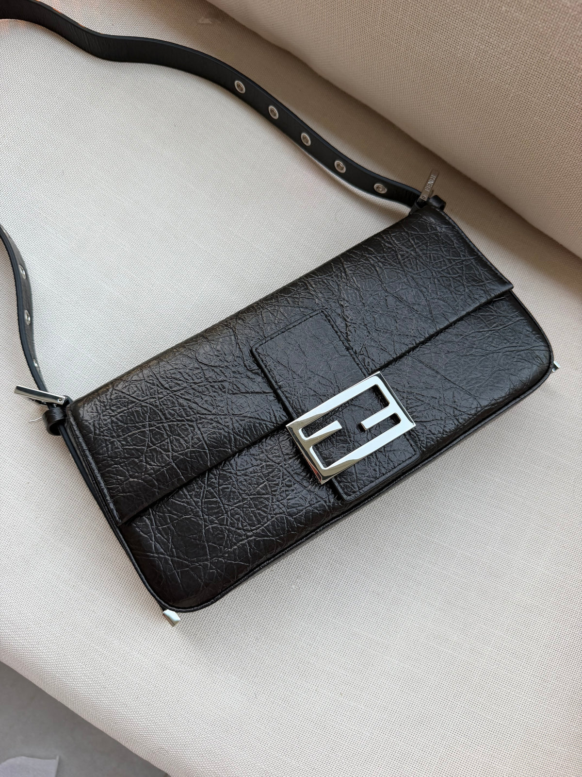 fendi baguette במלאי