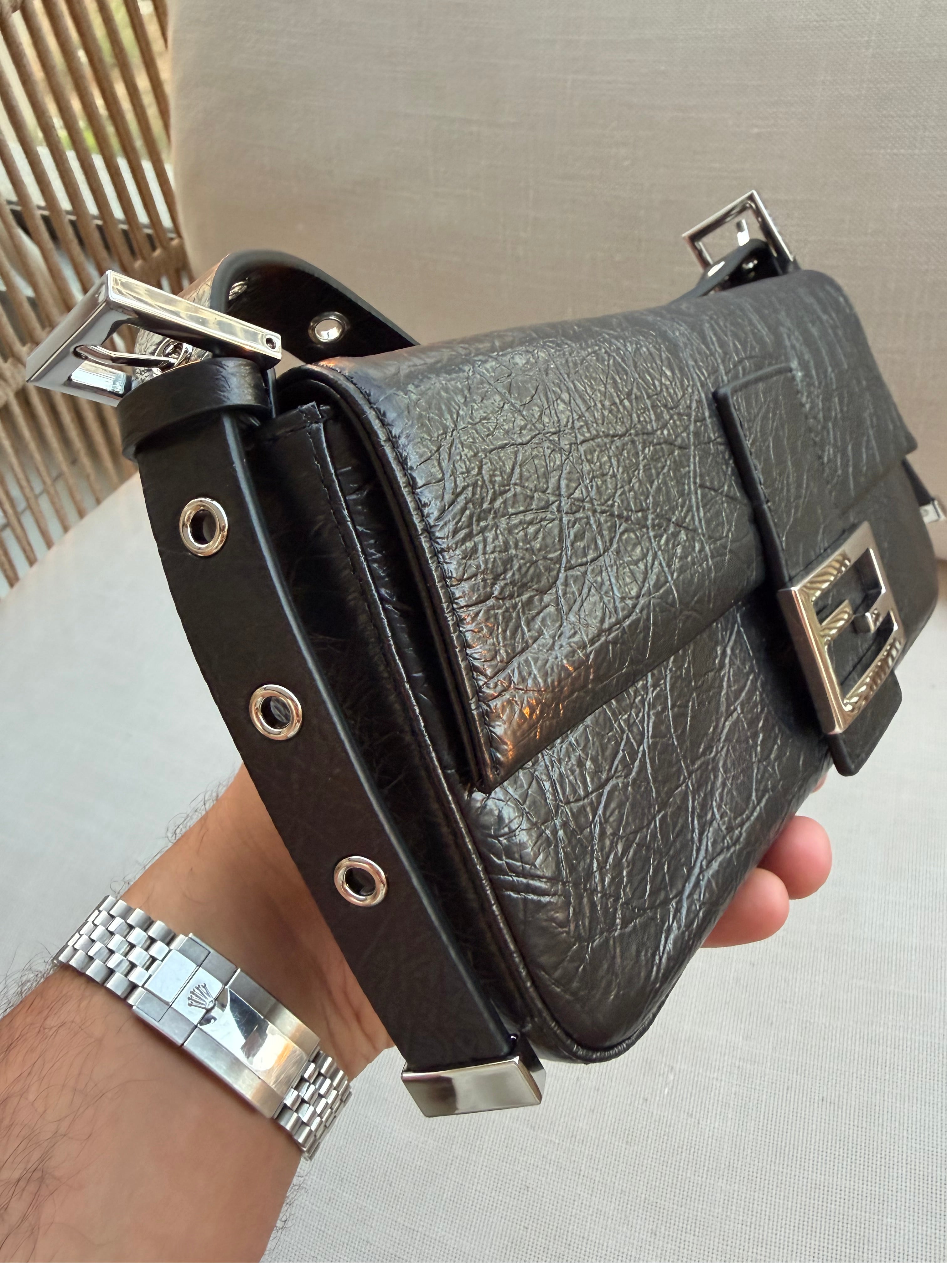 Image of fendi baguette במלאי