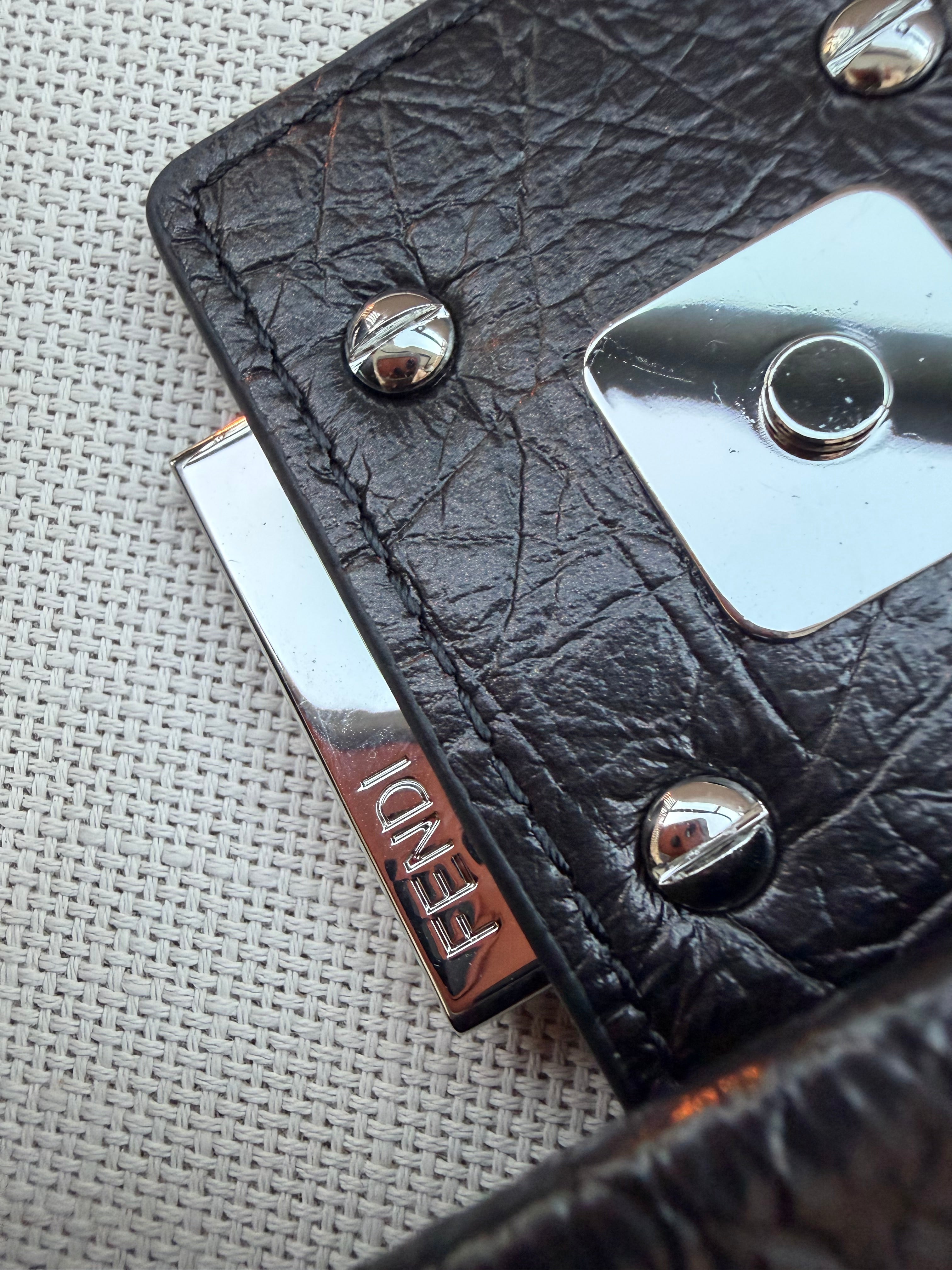 Image of fendi baguette במלאי