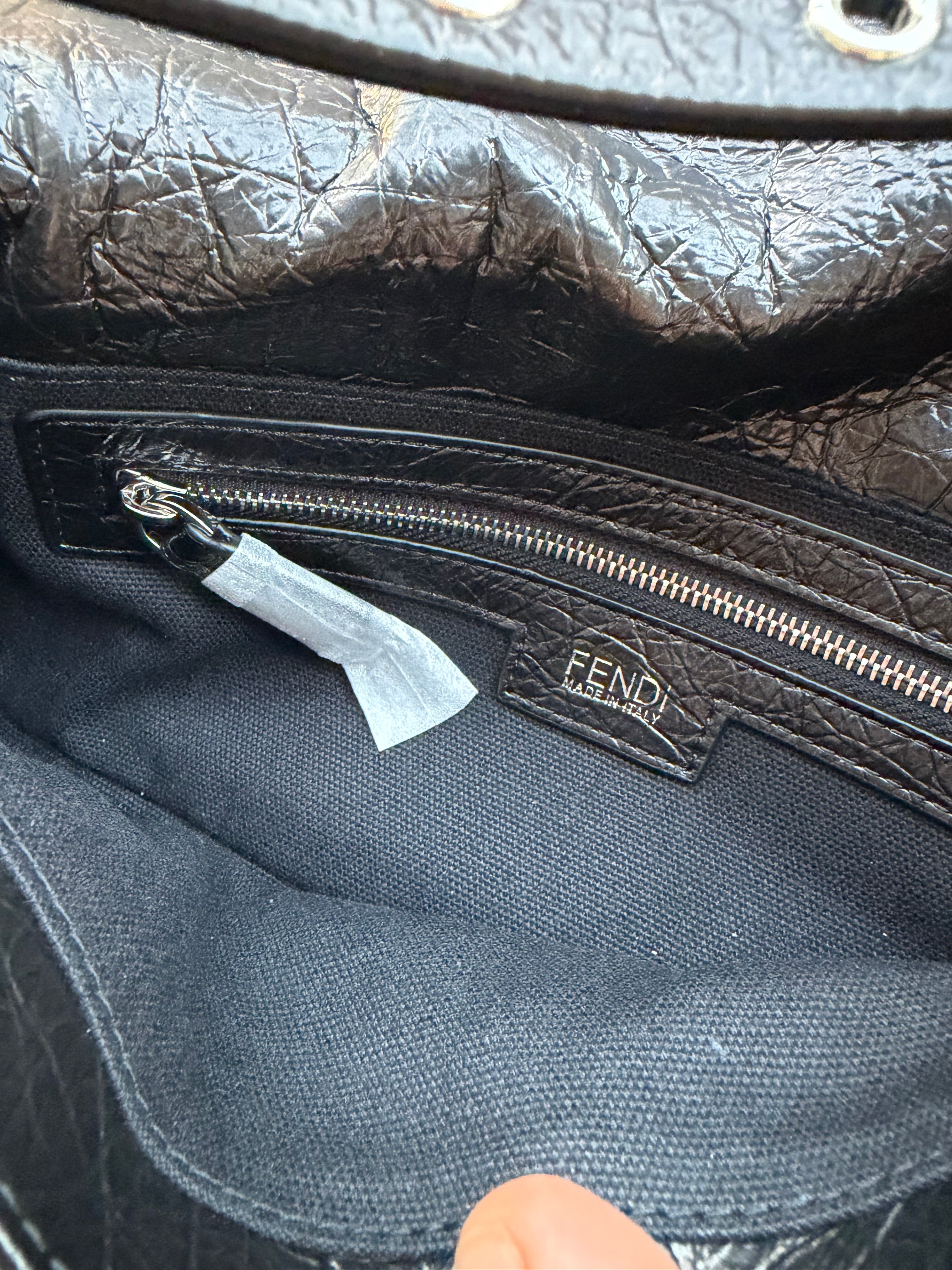 Image of fendi baguette במלאי