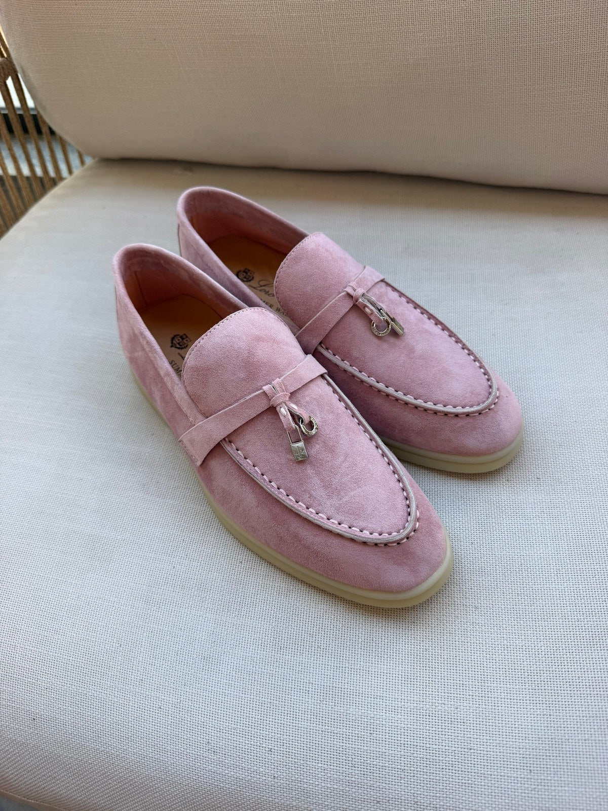 Loro piana Charms במלאי