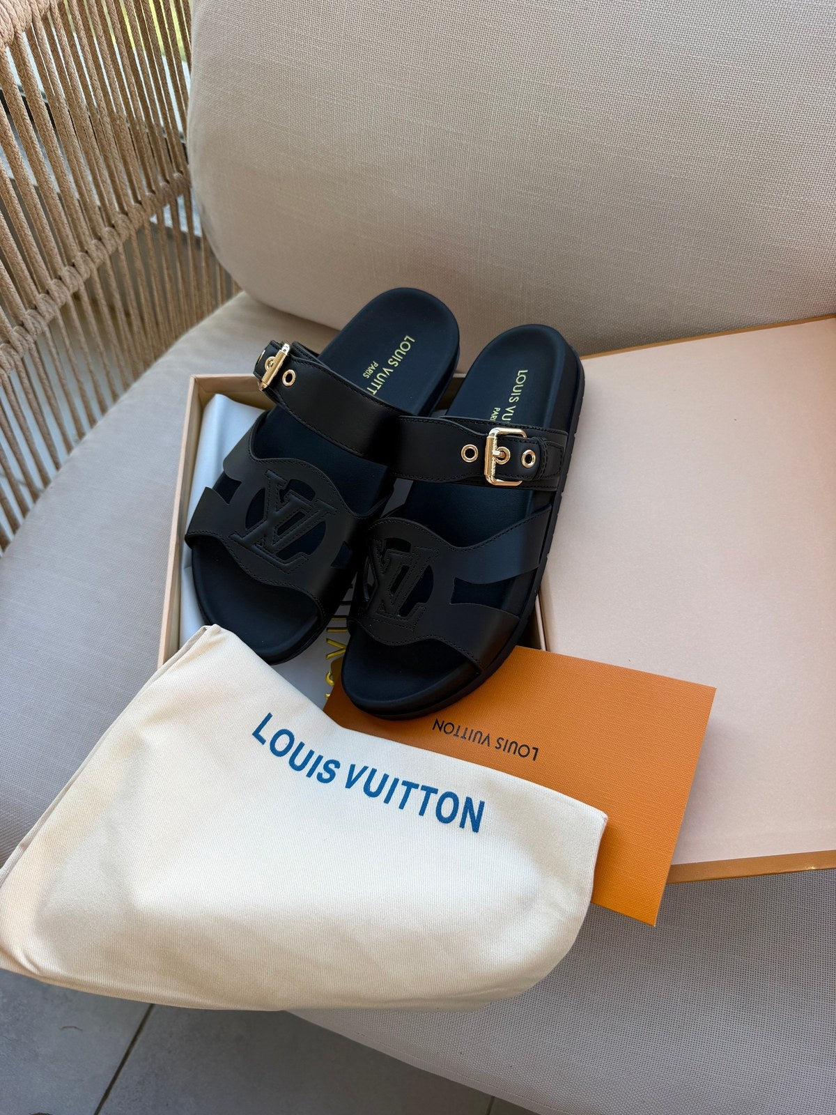 Image of LV sandals במלאי