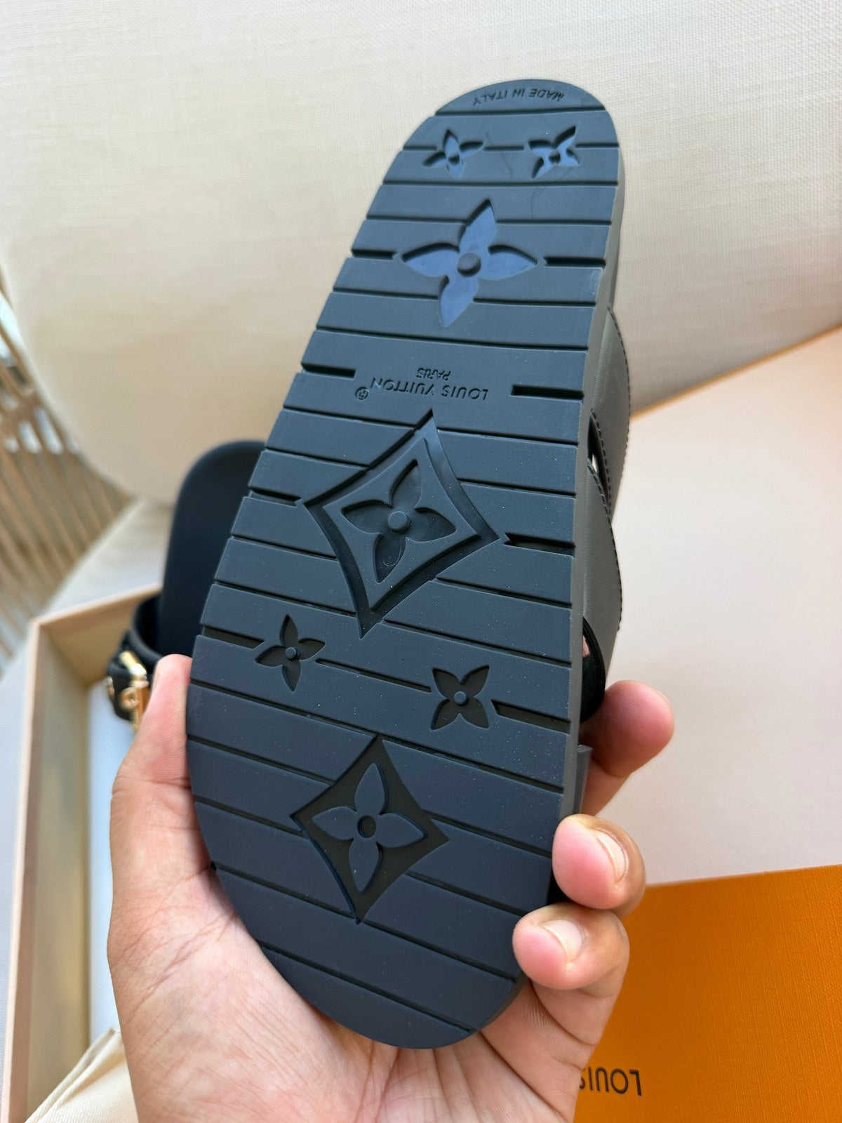 Image of LV sandals במלאי