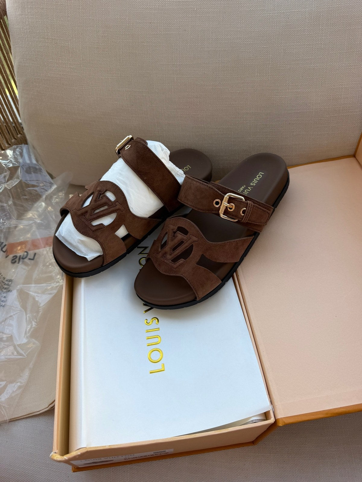 LV sandals במלאי
