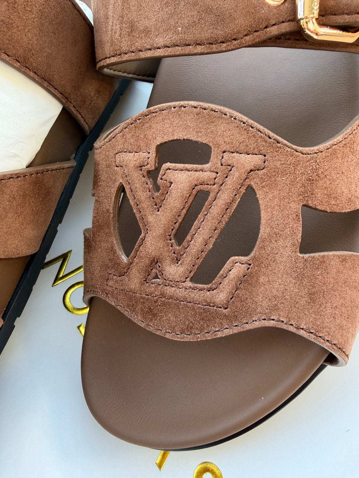 Image of LV sandals במלאי