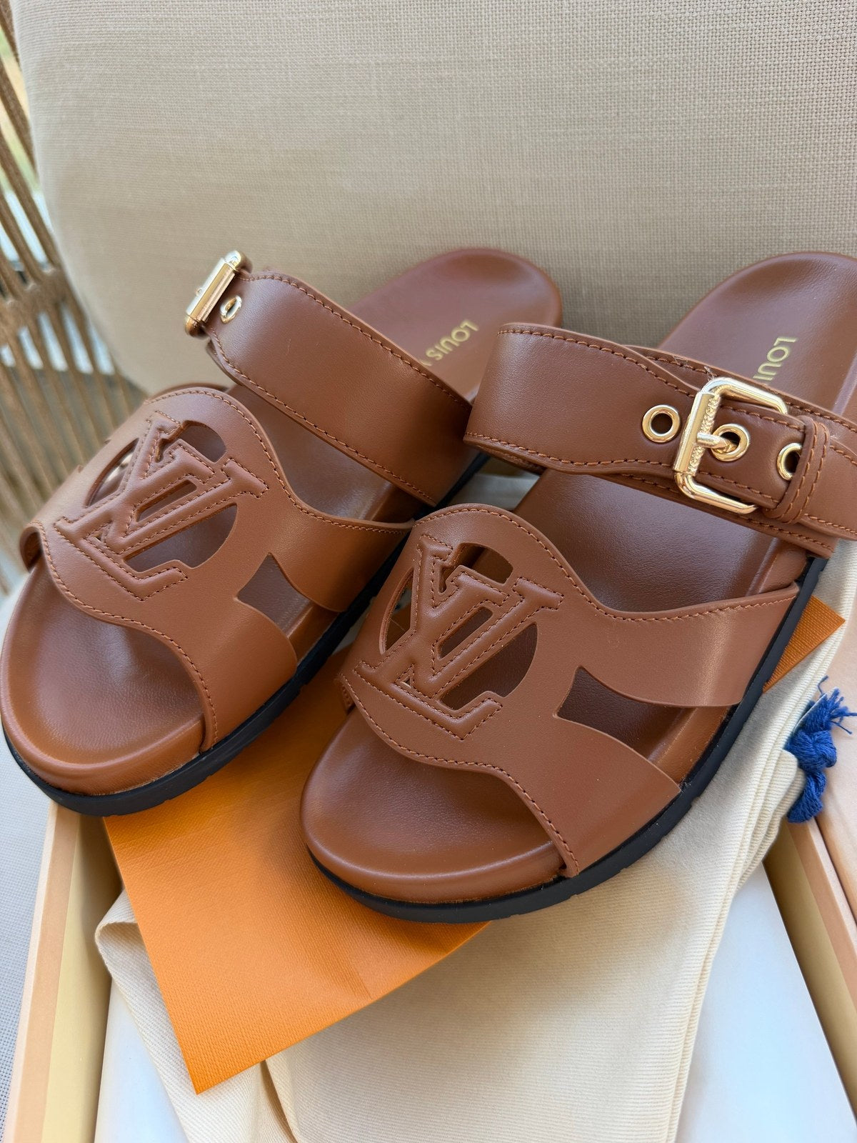 Image of LV sandals במלאי