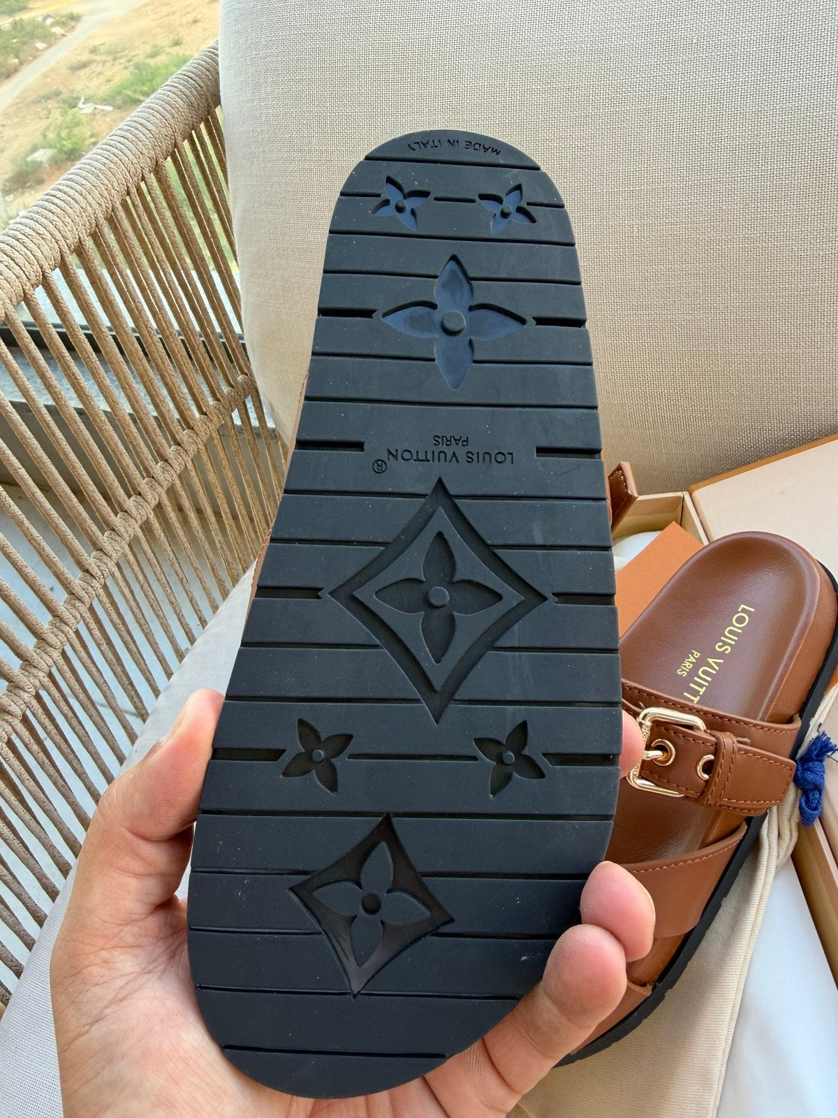 LV sandals במלאי