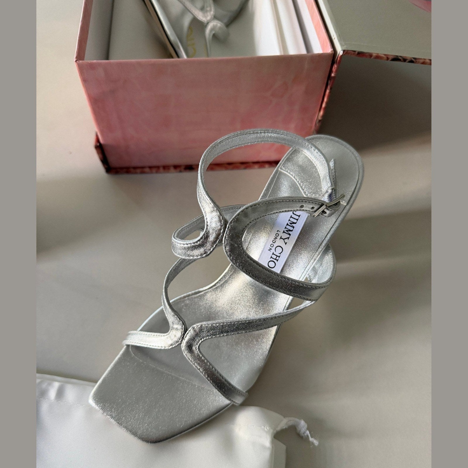 Image of jimmy choo heels במלאי