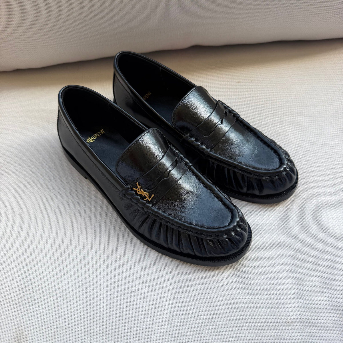 Saint Laurent מוקסין שחור במלאי
