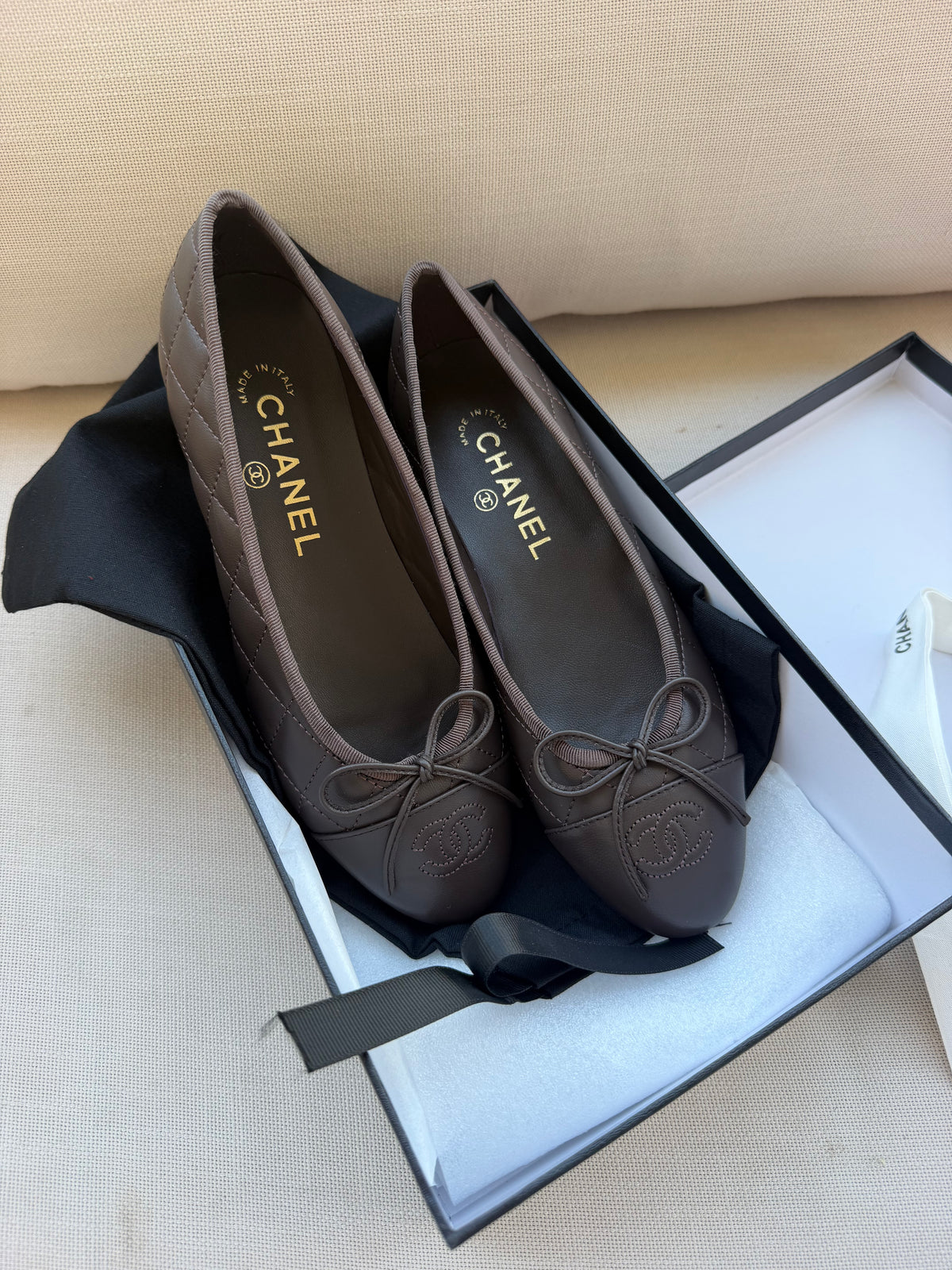 Chanel flat במלאי