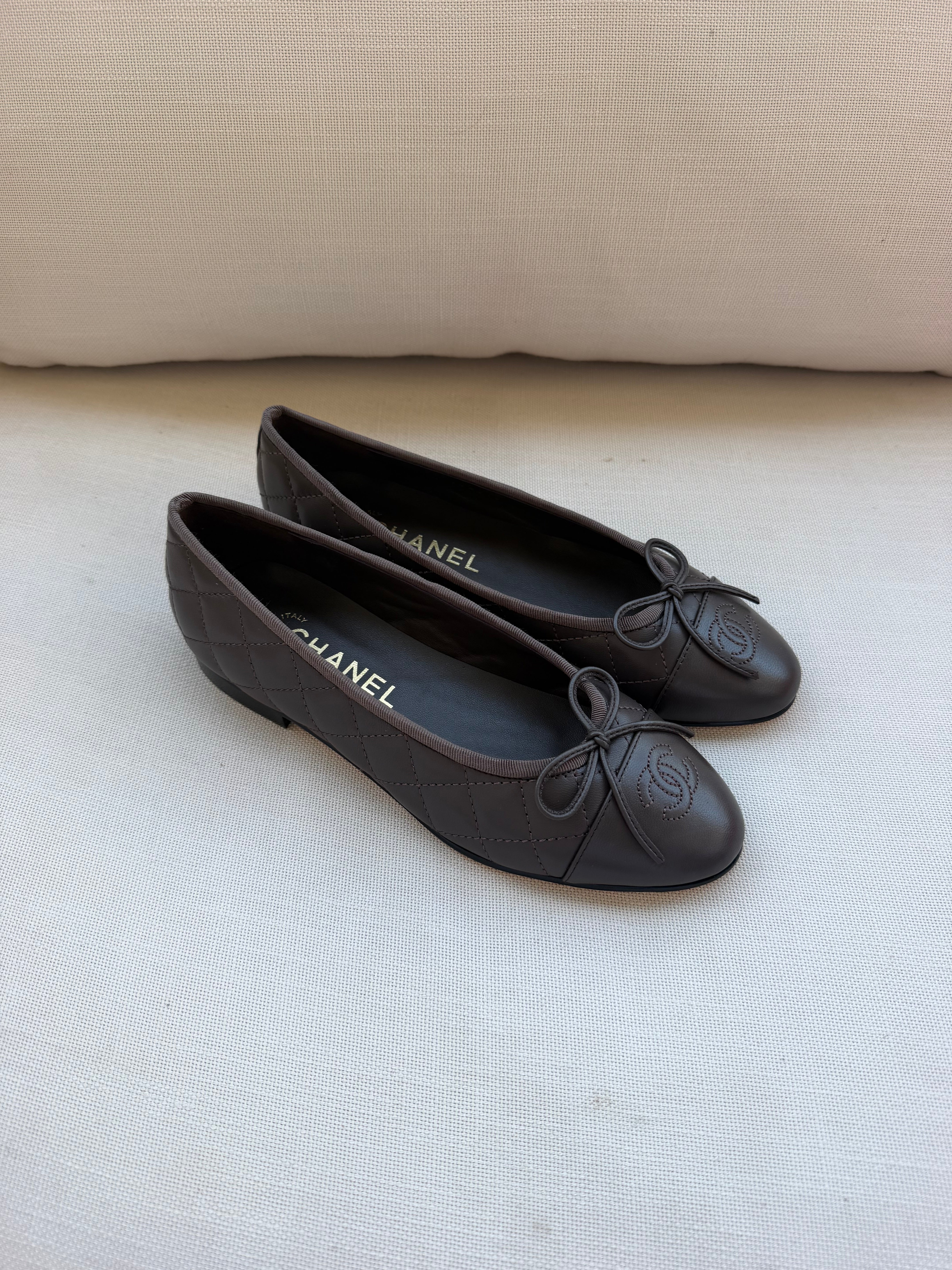 Image of Chanel flat במלאי