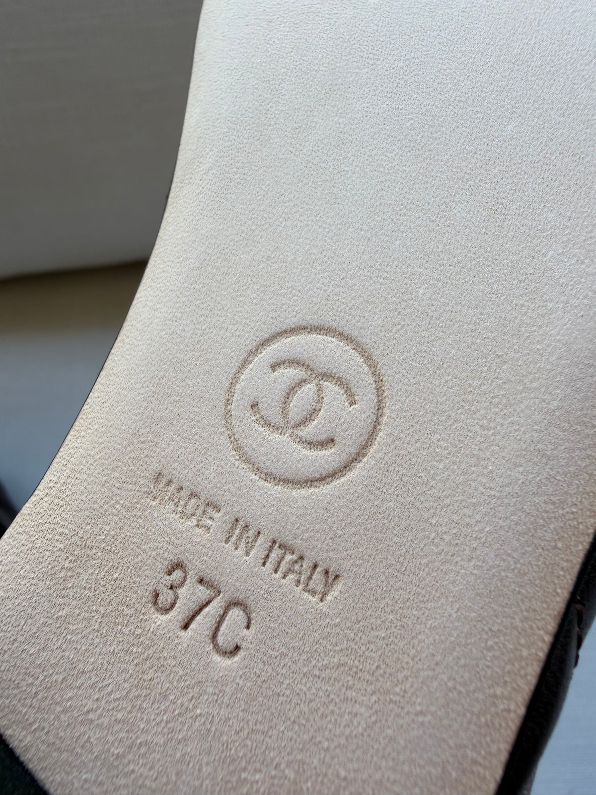 Chanel flat במלאי