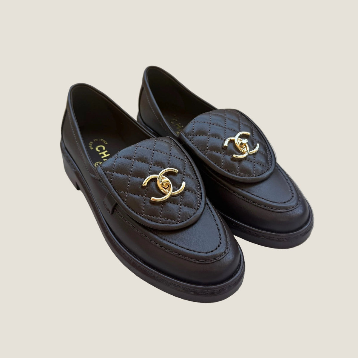 Chanel mocassins במלאי חום כהה