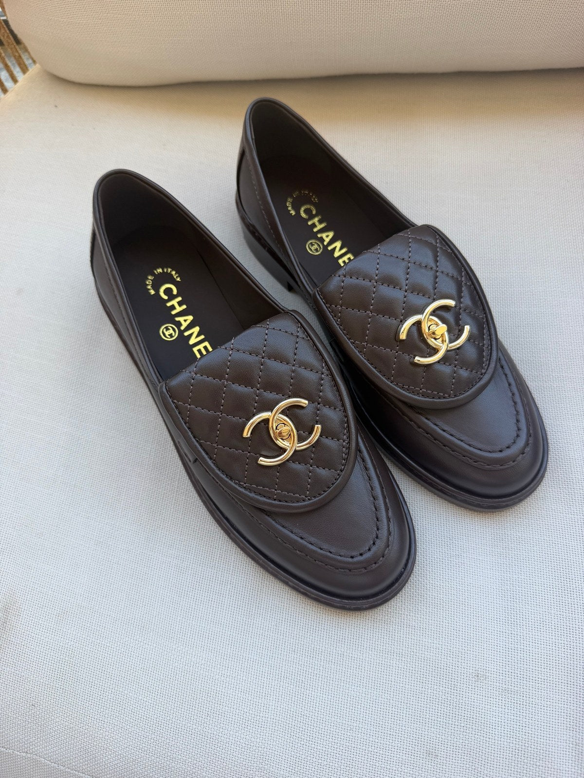 Image of Chanel mocassins במלאי חום כהה