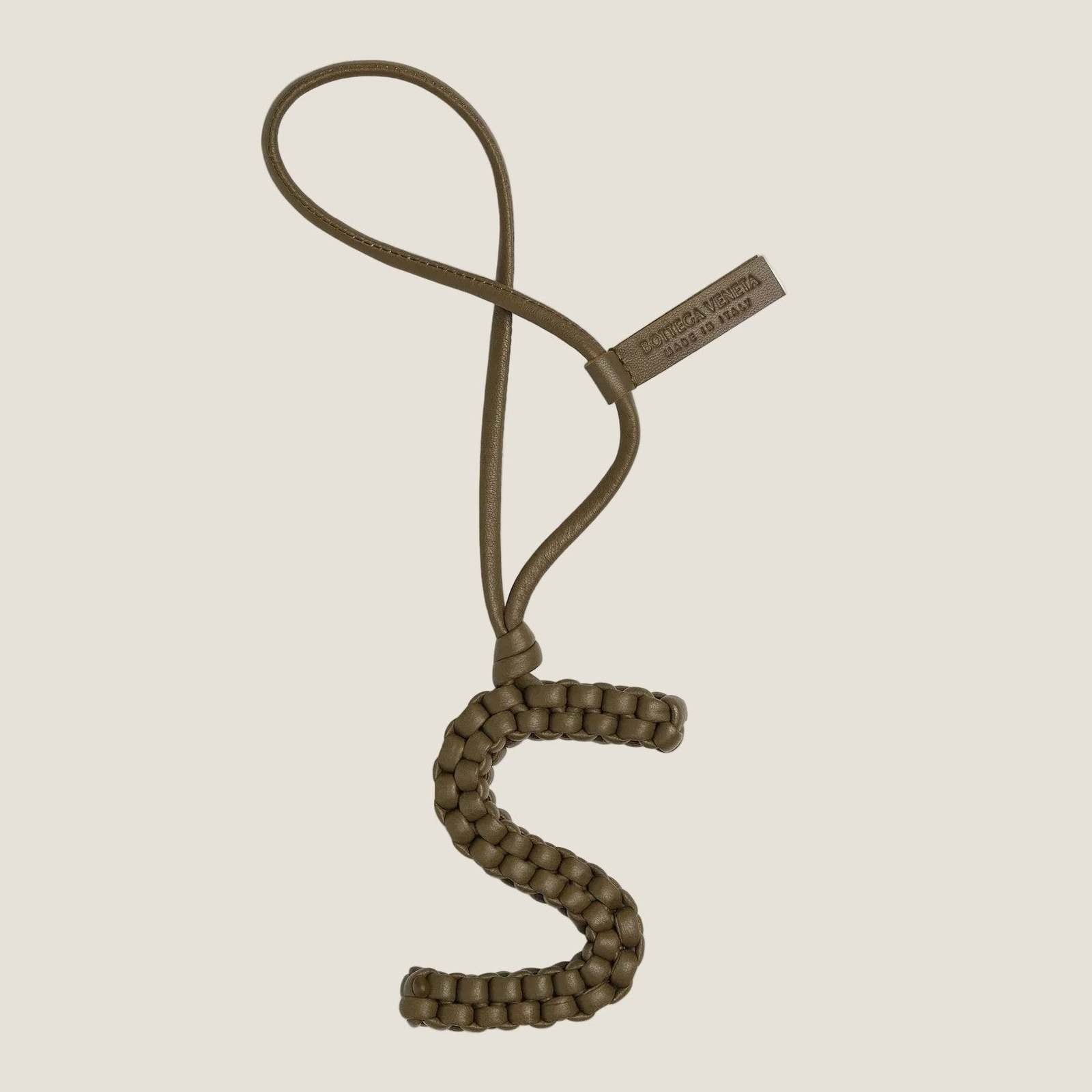 Image of בוטגה ונטה צ׳ארם אותיות