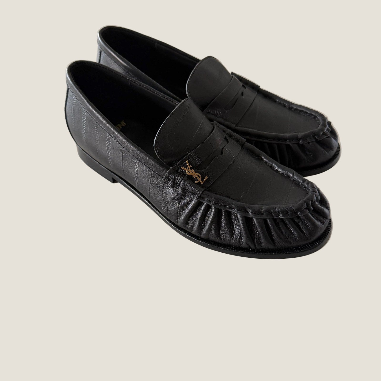 Saint Laurent מוקסין שחור במלאי