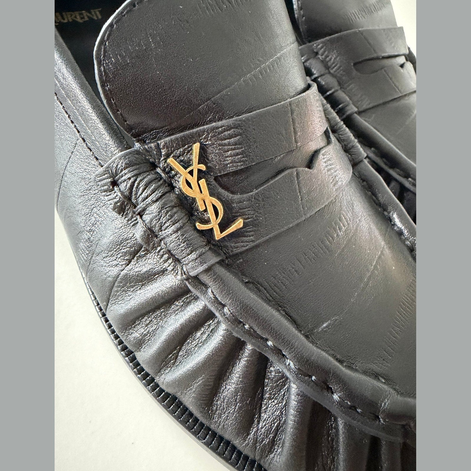 Saint Laurent מוקסין שחור במלאי