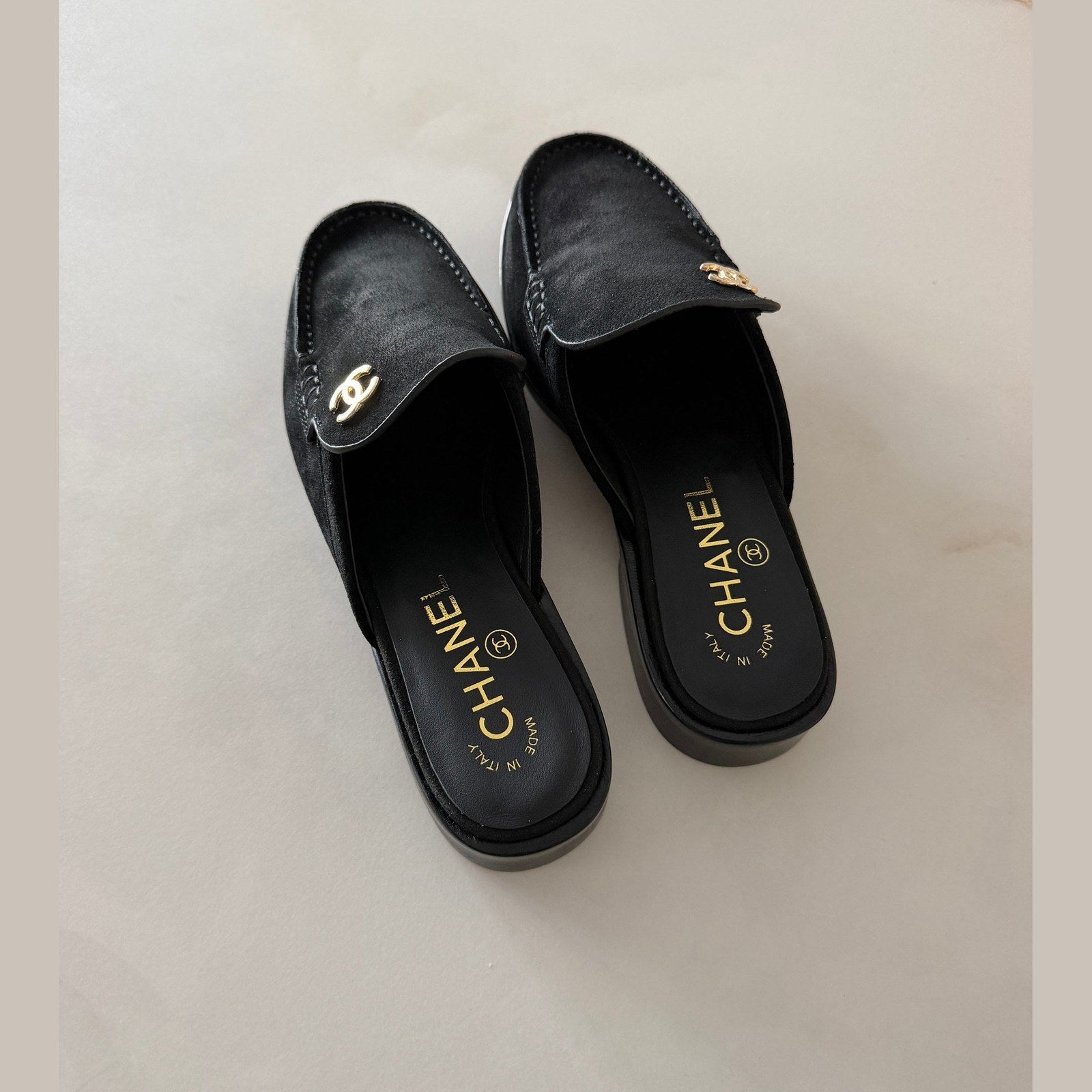 Chanel lofers במלאי