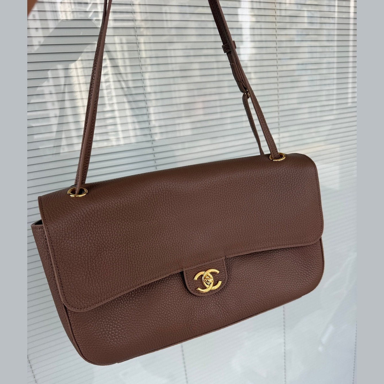 Image of Chanel MAXI flap 32 cm במלאי