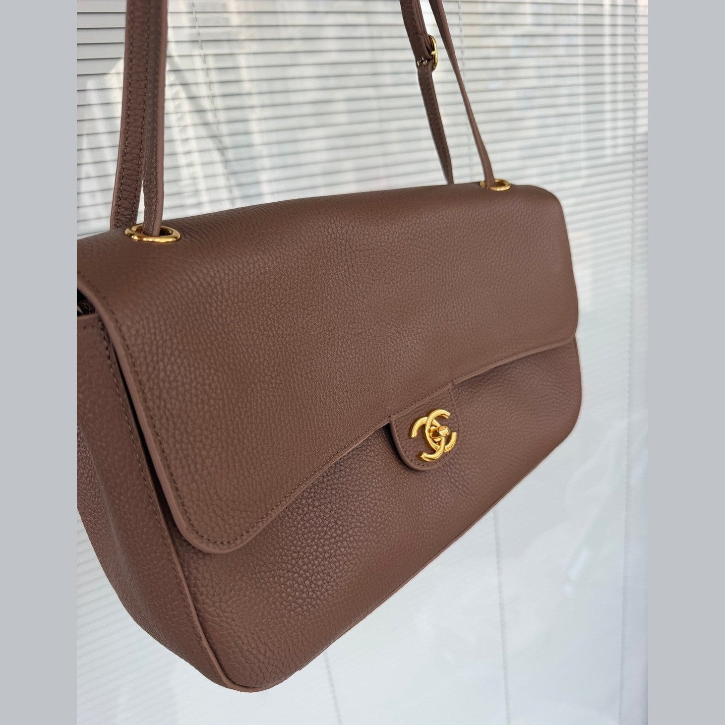 Image of Chanel MAXI flap 32 cm במלאי