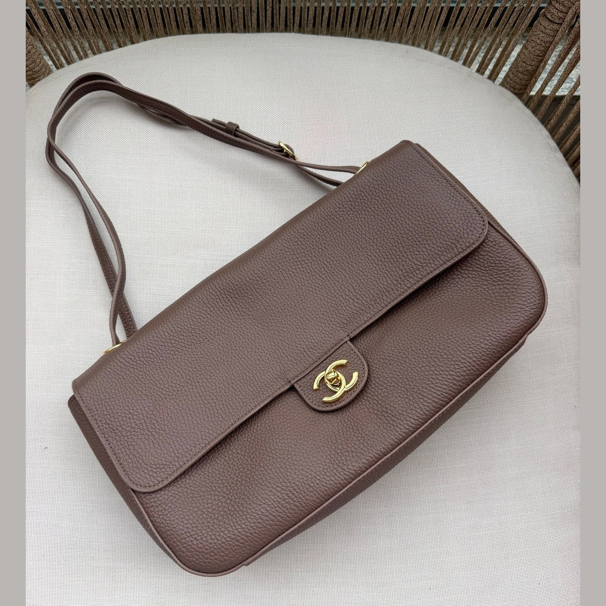 Chanel MAXI flap 32 cm במלאי