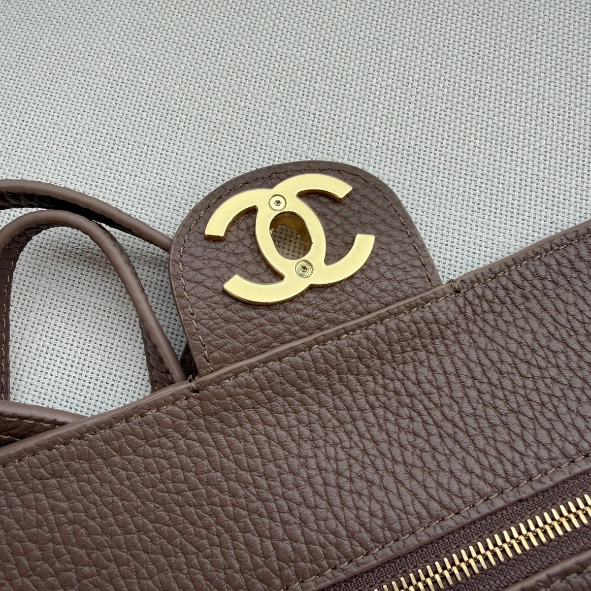 Image of Chanel MAXI flap 32 cm במלאי