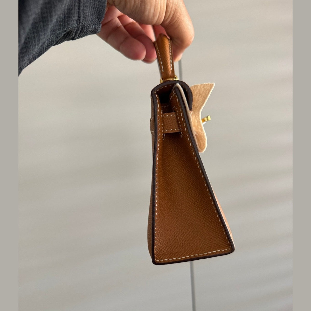 Image of Hermès  חום עם זהב kelly 20cm במלאי