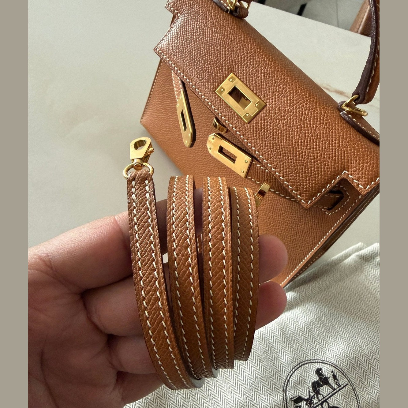 Image of Hermès  חום עם זהב kelly 20cm במלאי