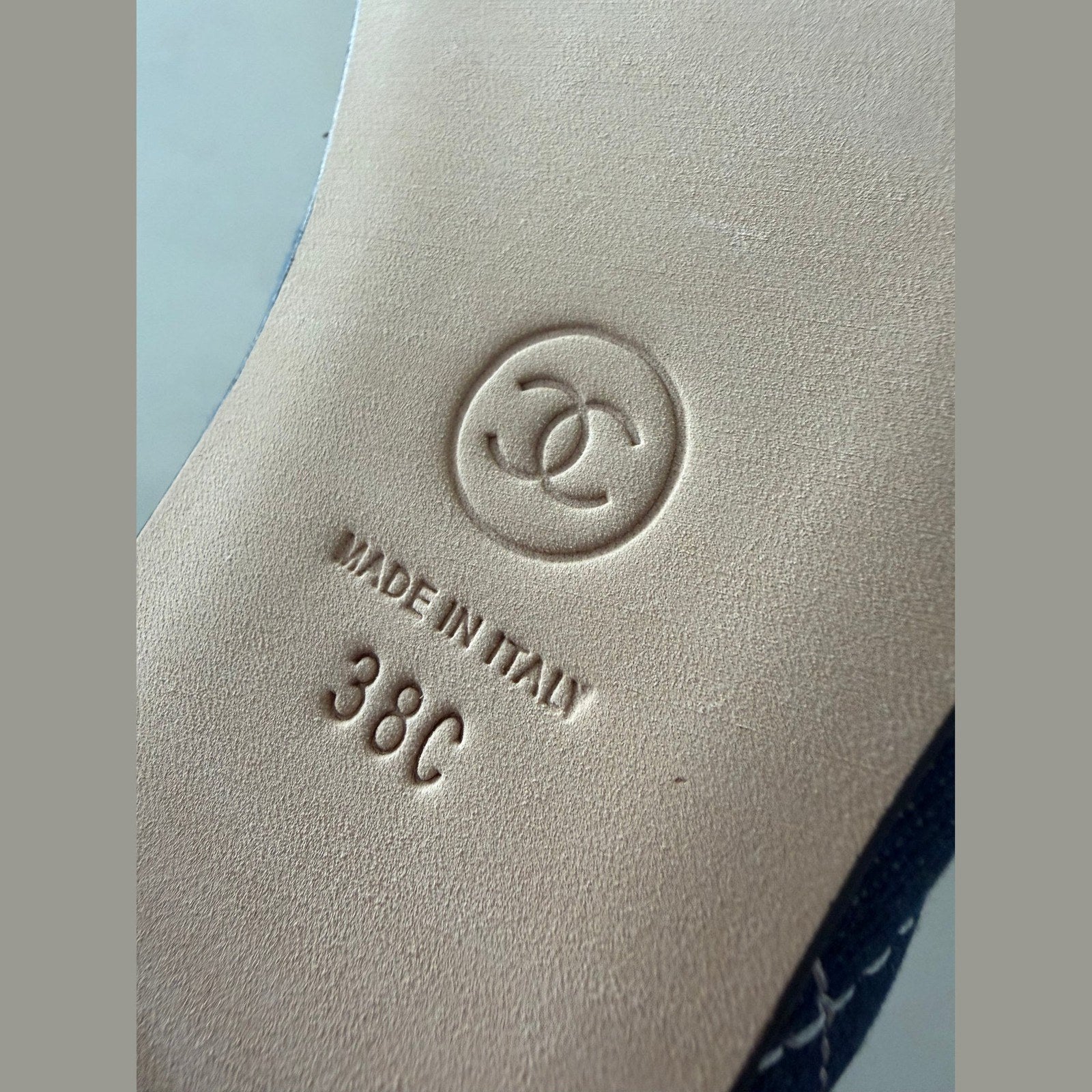 Chanel flat במלאי