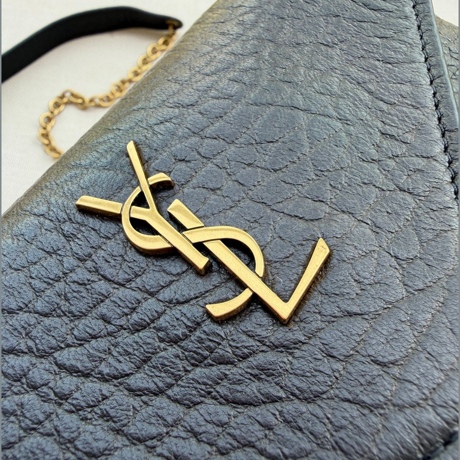 Image of Saint Laurent CASSANDRE במלאי