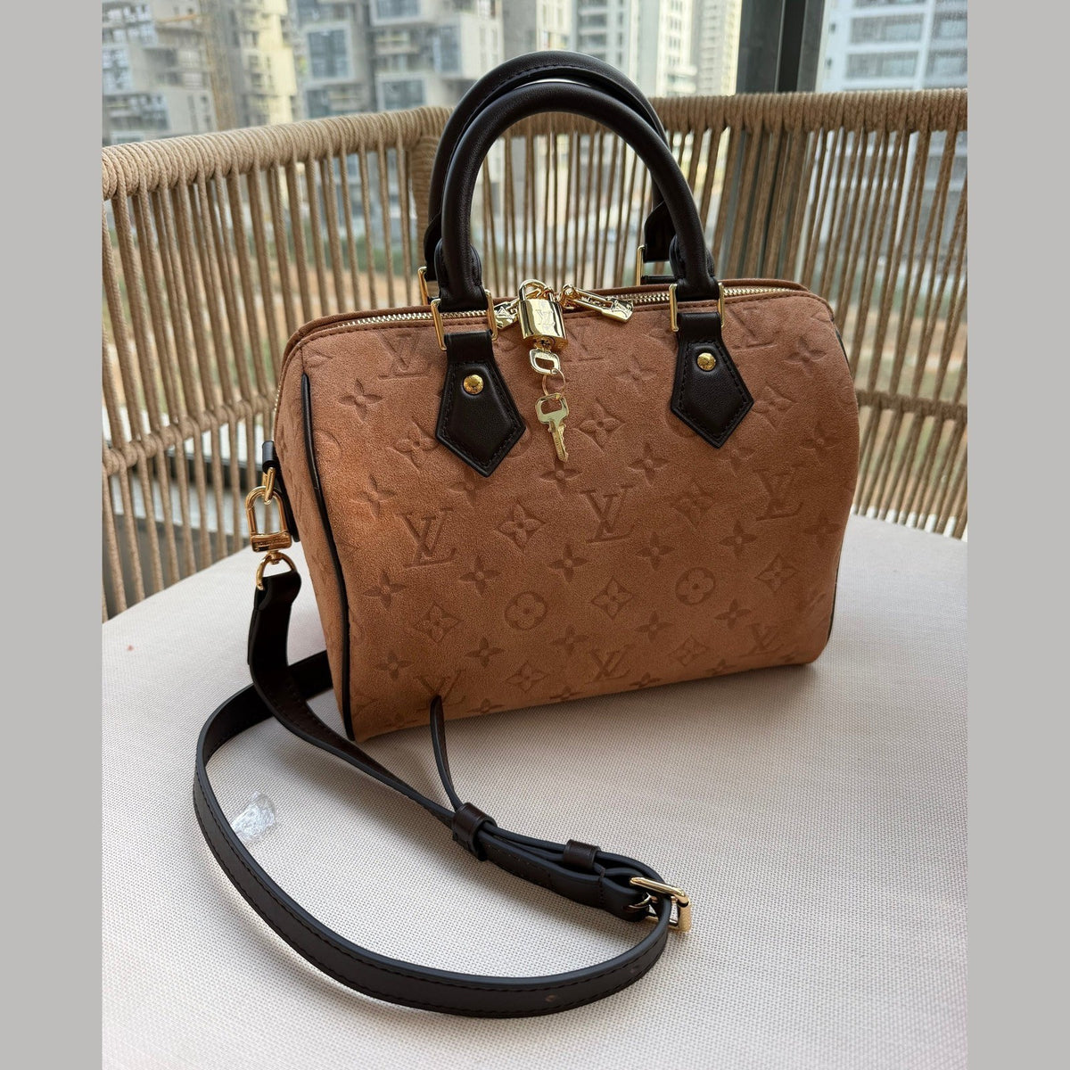 LV 25cm bag במלאי
