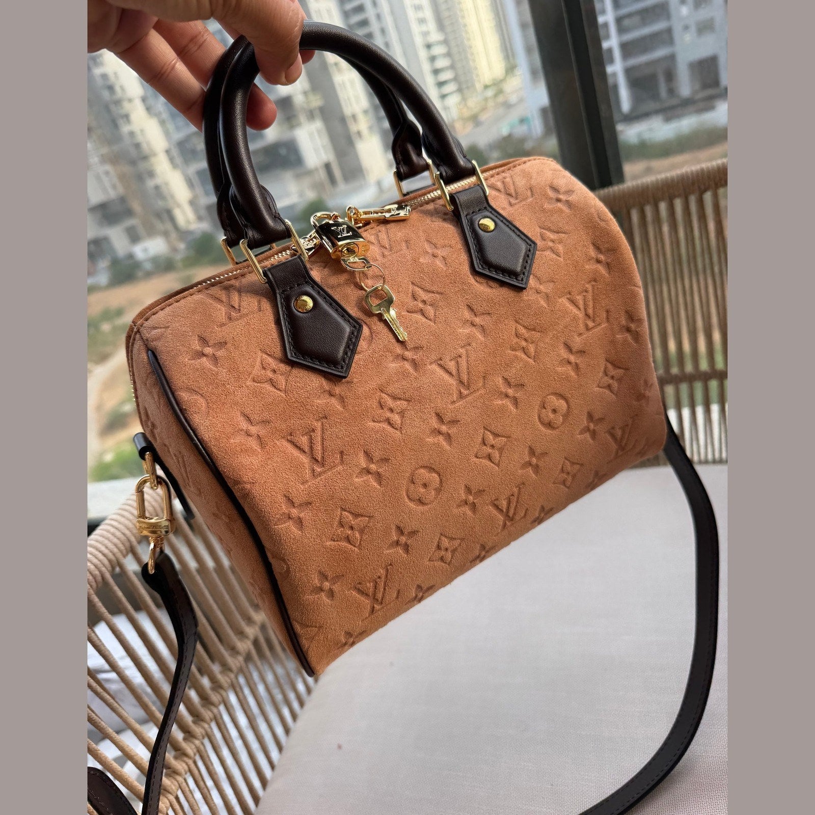 Image of LV 25cm bag במלאי