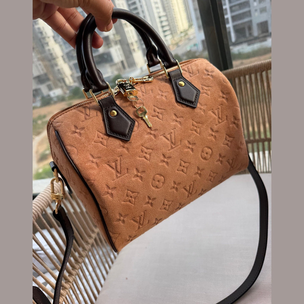 LV 25cm bag במלאי