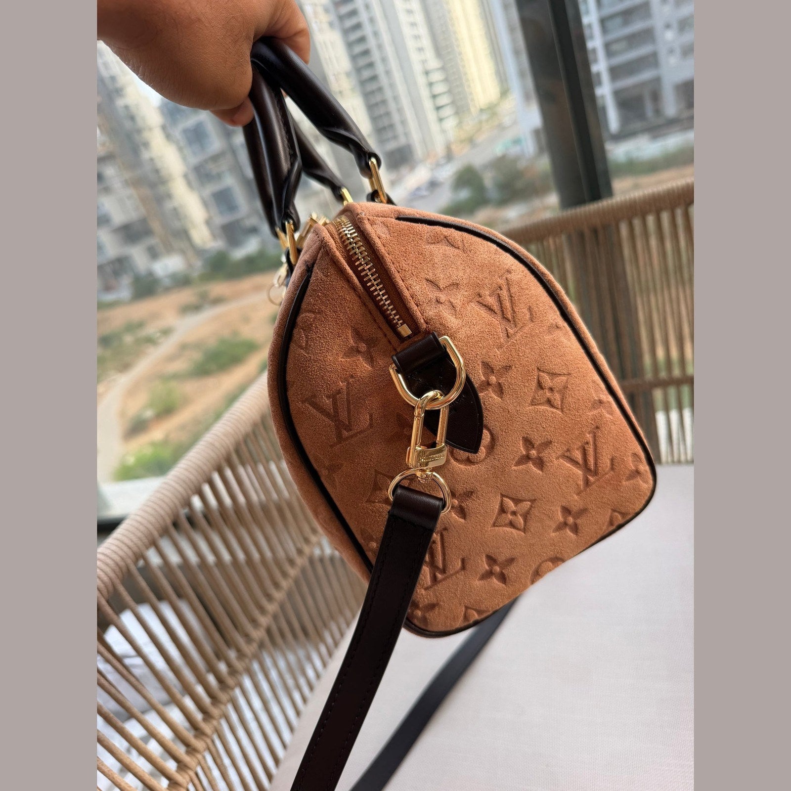 Image of LV 25cm bag במלאי